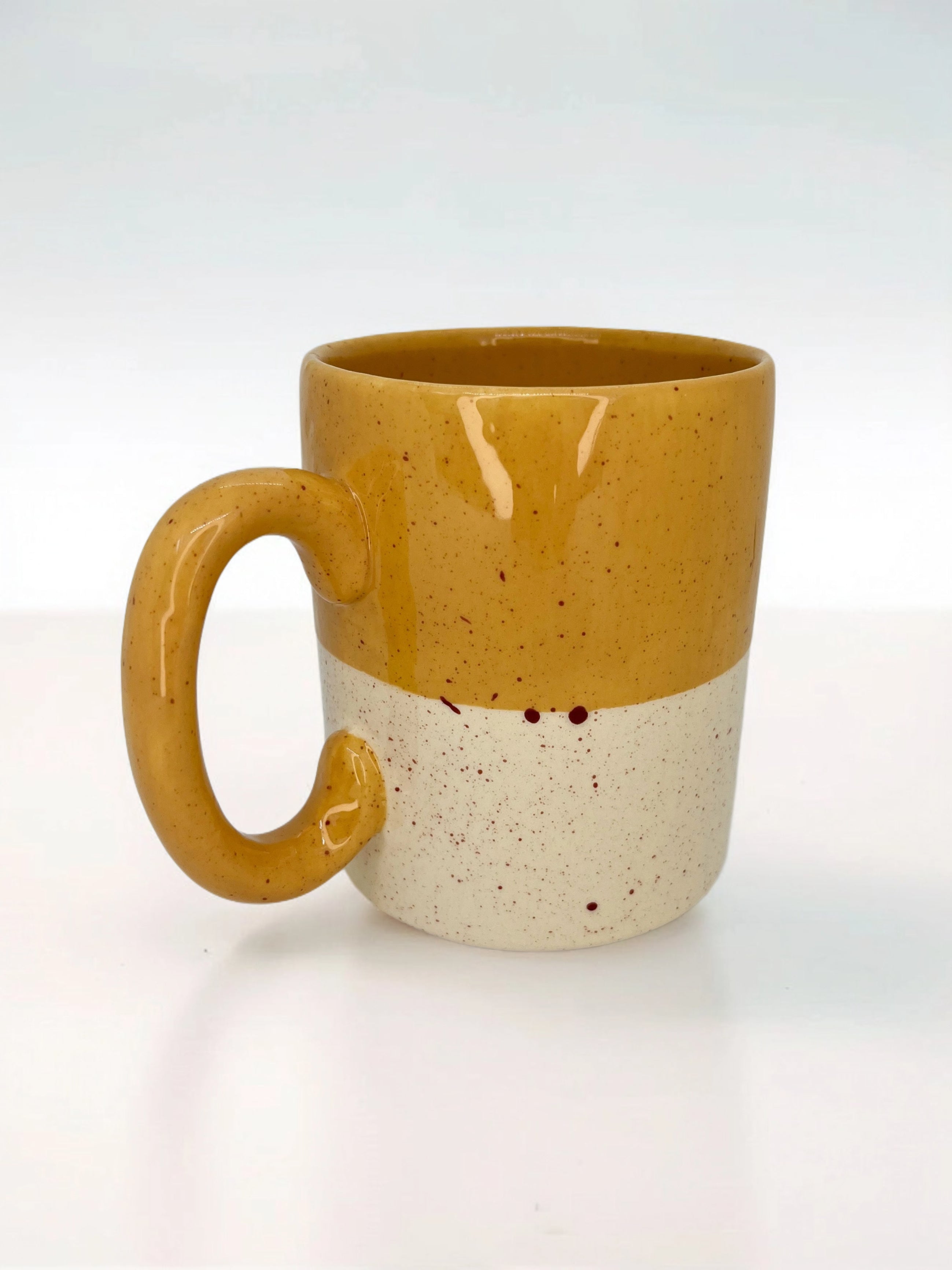 Caneca Dualidade em Cerâmica Artesanal 350 ML Viena